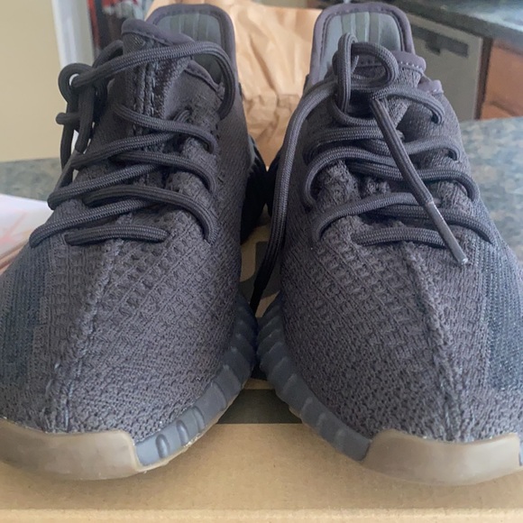 Almost new Yeezy 350 Boost - Picture 6 of 6
